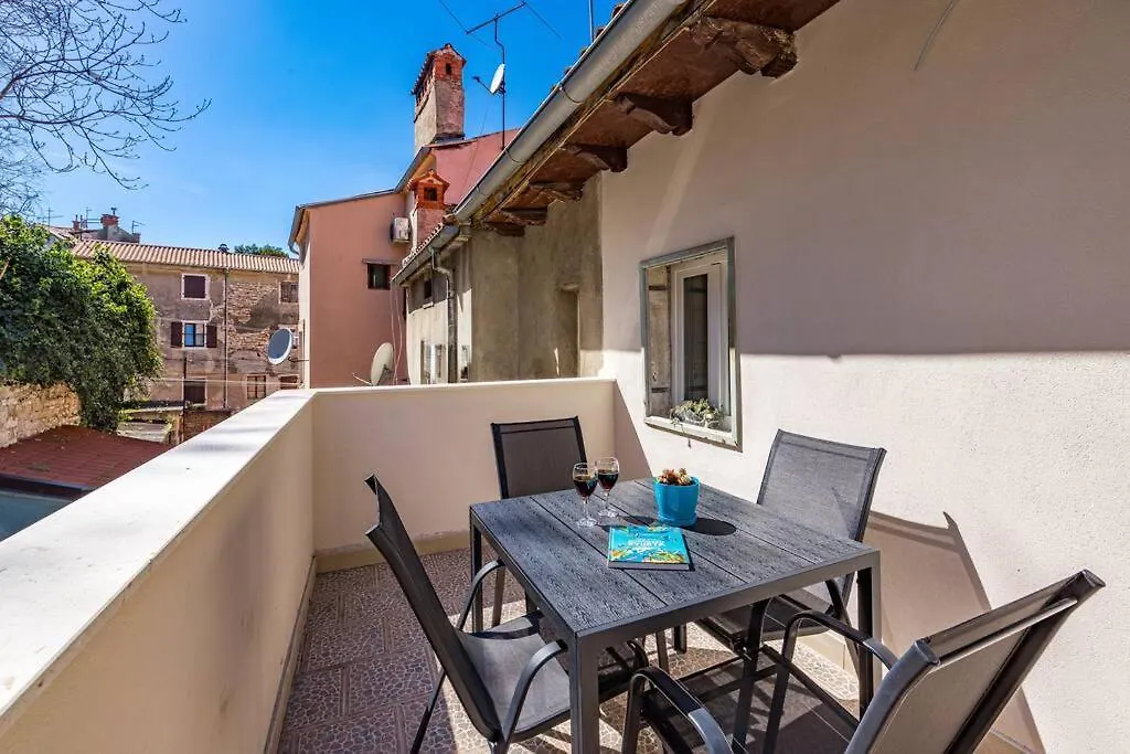 Old Tower Center Apartment Pula 0*,  Croatia